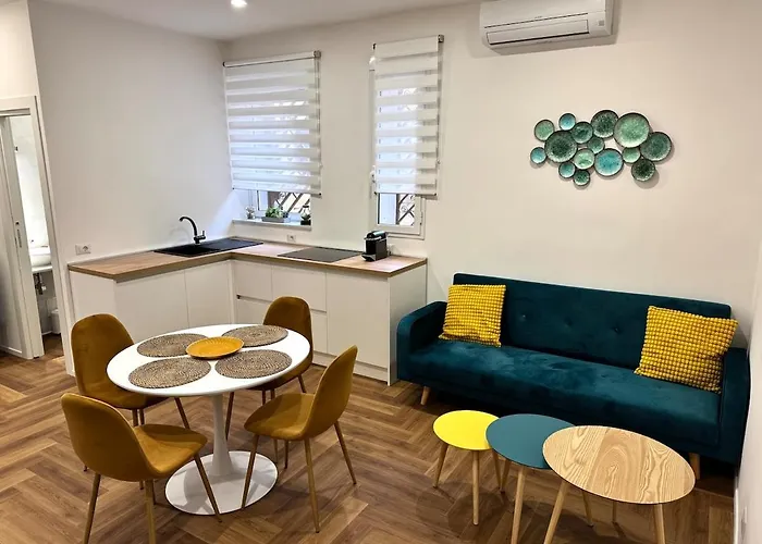 Trastevere Lungaretta, * Рим